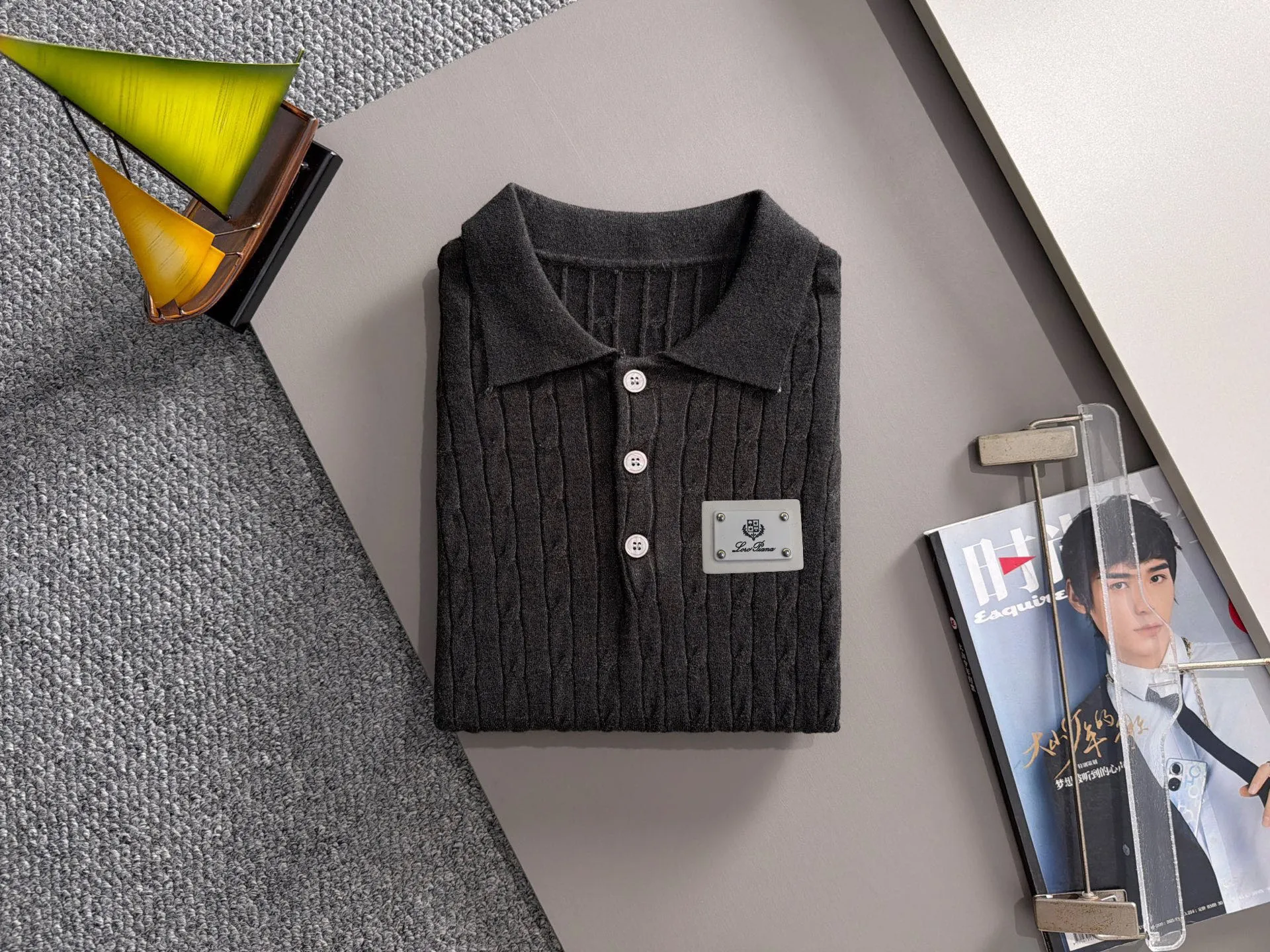 LP 36ss New Arrival men's short-sleeved T-shirt. Made of combed cotton yarn knitted cotton fabric, complete with three standards, no pressure when entering and exiting the counter. Exclusive control of raw materials. It feels substantial when weighed, and the upper body is more textured than ordinary T-shirts. This texture can cope with the weather easily and is suitable for both hot and cold conditions! Loose fit design, looks noble. The only correct version is available Size: M to 3XL